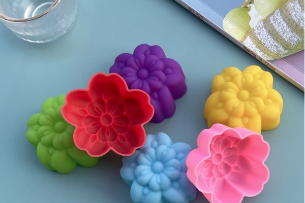 Khuôn làm bánh da lợn bằng silicone các loại