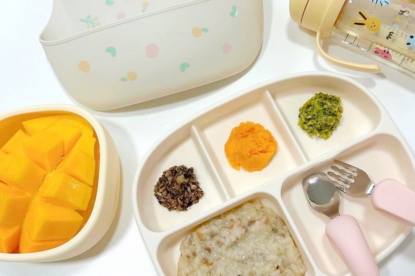 Khay ăn dặm silicon cho bé trữ đông, chống đổ tốt