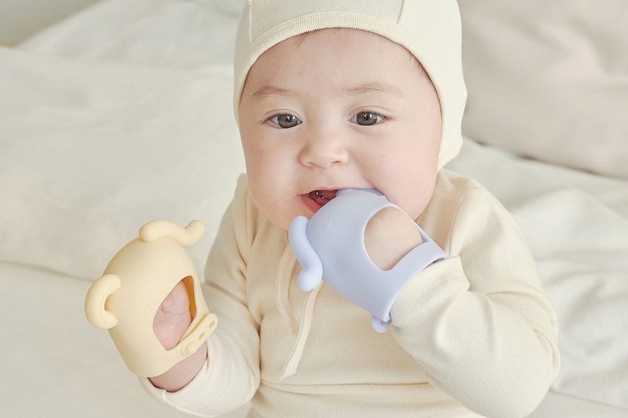 Gặm nướu Moyuum review cách vệ sinh sử dụng