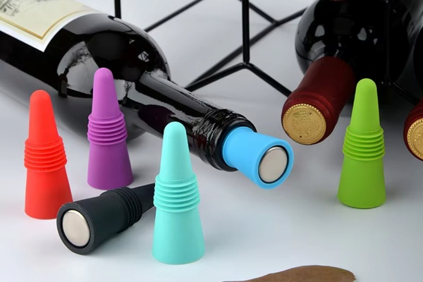 Nút chai rượu vang làm bằng gì? Nắp chai rượu silicon